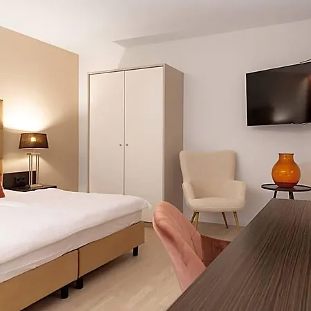 Livingroom Mathildenhoehe Aparthotel 4*