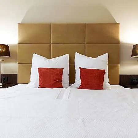 Aparthotel Livingroom Mathildenhoehe 4*